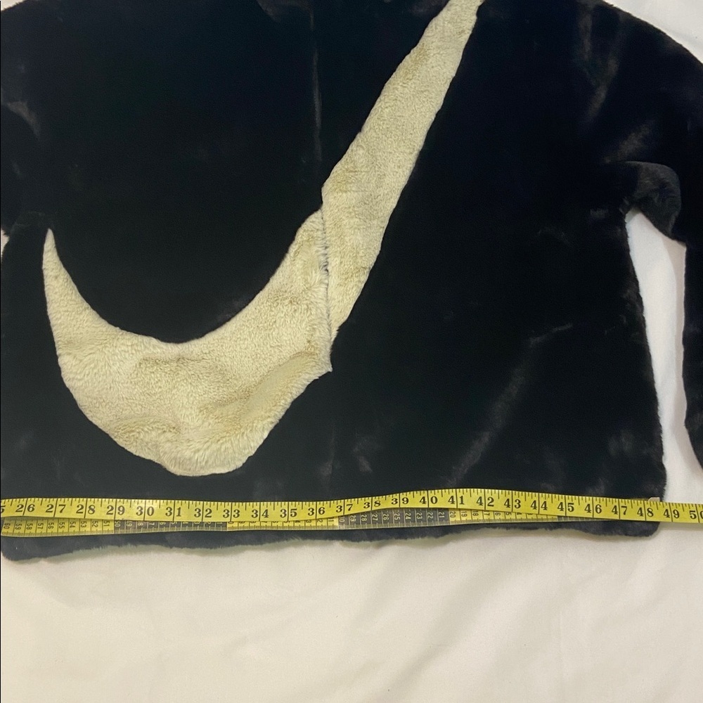 Nike Women’s Sport Wear,Black And Fossil,Swoosh Logo,Faux FurJacket.Size-Medium. - Picture 9 of 15